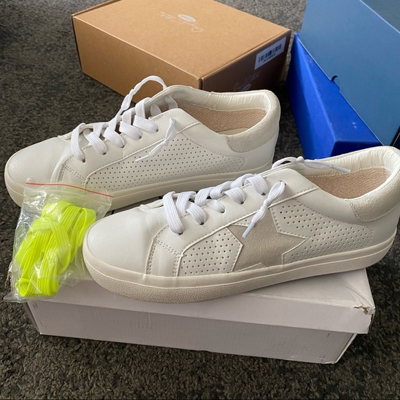 Hotel Kalinga Steve Madden Tule Seventy8 Collection Hush Puppies